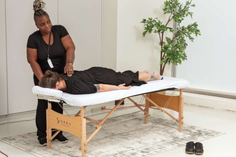 5 Best Extra-Wide Massage Tables for Comfort in 2025 Best Extra Wide Massage Tables for Comfort 1